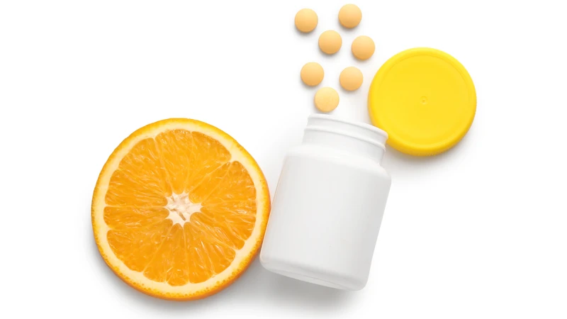 Vitamin C hỗ trợ làm sáng da nhờ khả năng ảnh hưởng đến quá trình hình thành&nbsp;sắc tố melanin