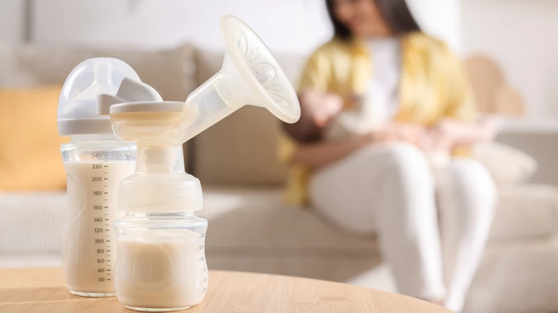 Sữa mẹ là nguồn dinh dưỡng tốt nhất cho trẻ, tuy nhiên nồng độ vitamin D chưa đáp ứng đủ nhu cầu phát triển của trẻ