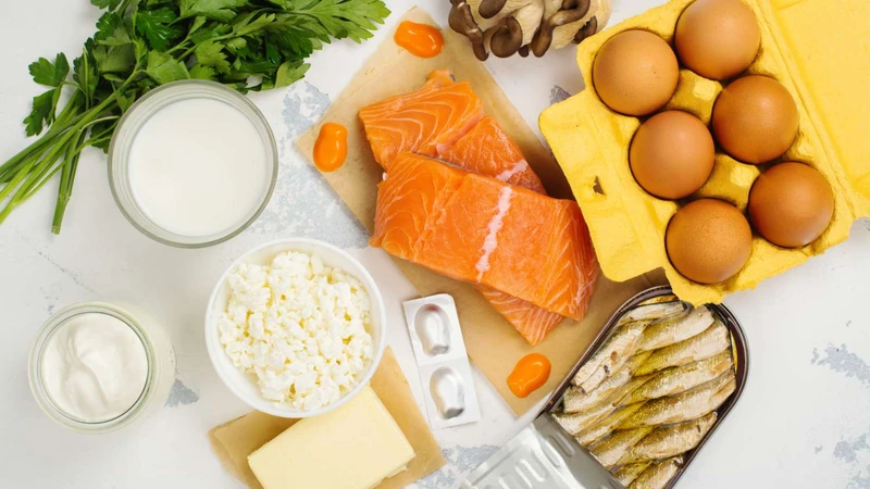 Vitamin D có nhiều trong cá béo, trứng, hải sản quen thuộc, giúp xương chắc khỏe, tăng đề kháng