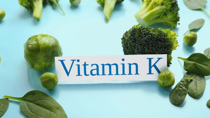 Ưu tiên bổ sung vitamin K từ thực phẩm và theo hướng dẫn của bác sĩ