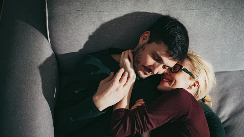 Tình dục đều đặn giúp tăng cường sự gắn kết và hạnh phúc lứa đôi