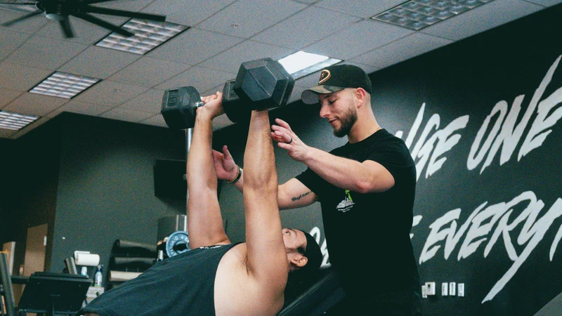 Whey protein được nhiều người tập gym, vận động viên sử dụng