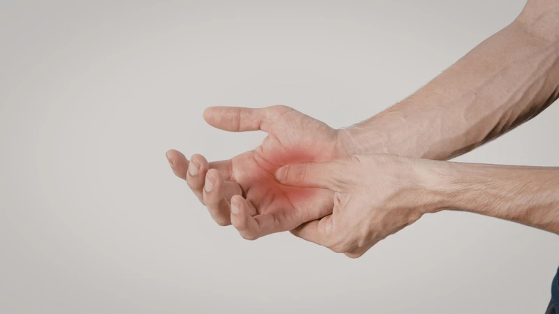 Chỉ định chụp X-quang bàn tay khi có tổn thương gây đau
