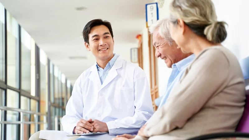 Khi nghi ngờ loãng xương, nên tham khảo bác sĩ để được đánh giá phù hợp