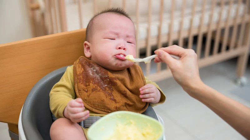 Trẻ 6 tháng tuổi trẻ có thể bắt đầu ăn dặm