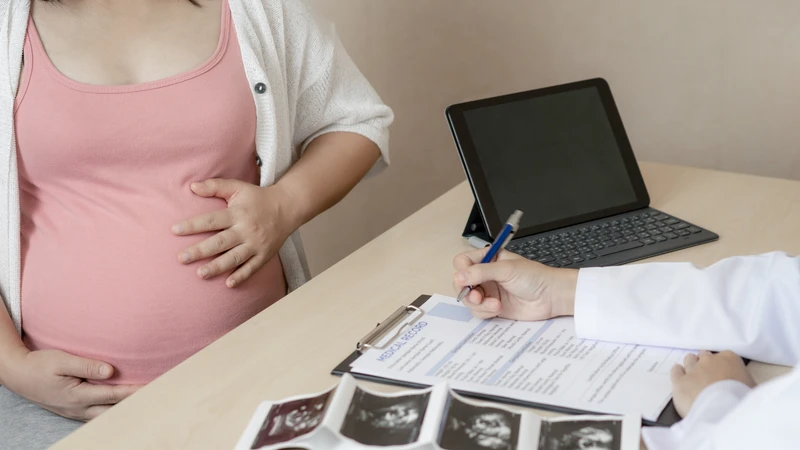 Quy trình xét nghiệm gồm lấy mẫu máu của mẹ và mẫu ADN của người cha
