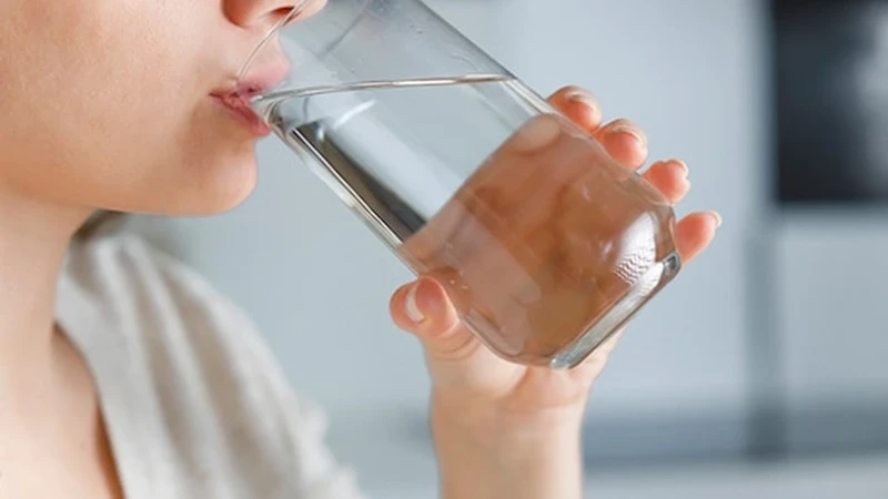 Uống nước đầy đủ trước khi xét nghiệm cholesterol giúp cơ thể khỏe mạnh, kết quả chính xác hơn