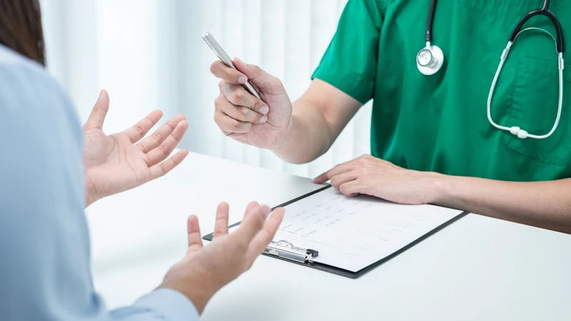 Trường hợp đang sử dụng thuốc, cần thông báo cho nhân viên y tế để được tư vấn phù hợp