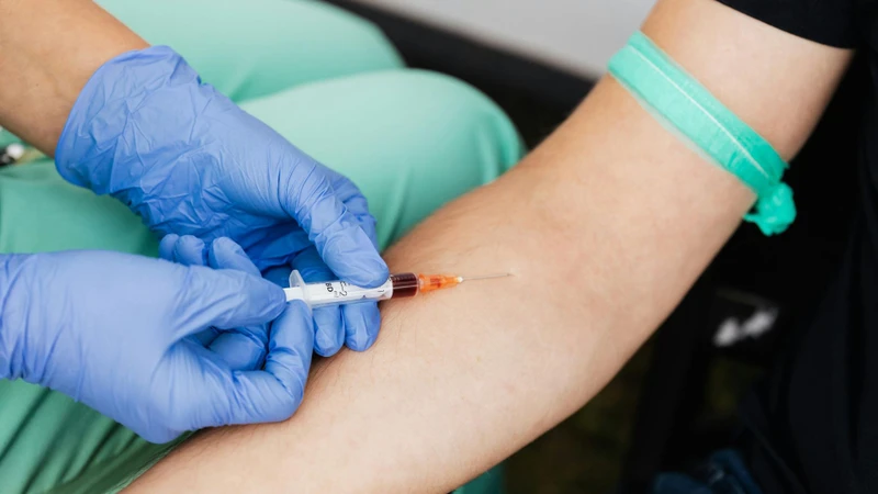 Xét nghiệm insulin được thực hiện bằng cách lấy máu tĩnh mạch