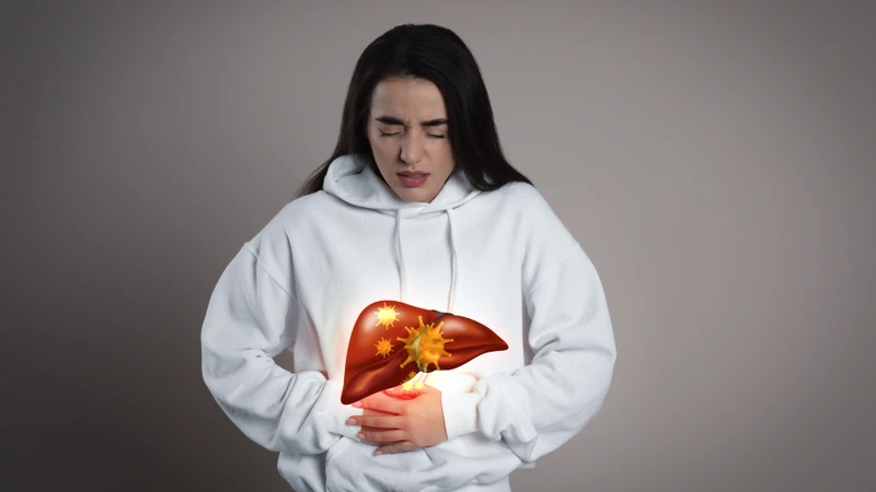 Những người mắc viêm gan B, viêm gan C mạn tính, xơ gan hoặc có tiền sử gia đình mắc ung thư gan nên xét nghiệm máu định kỳ