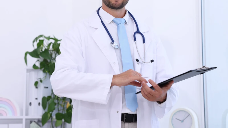 Nếu có dấu hiệu nghi ngờ hoặc đang được theo dõi rối loạn canxi, người bệnh nên chủ động thăm khám để được tư vấn kịp thời