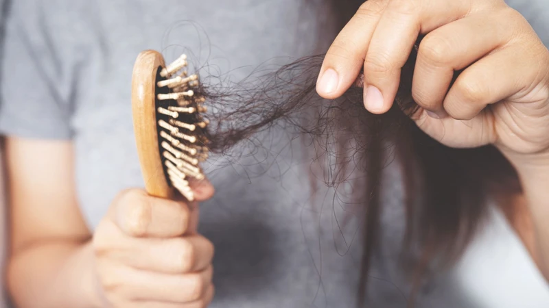 Chăm sóc tóc đúng cách giúp hạn chế tình trạng rụng tóc