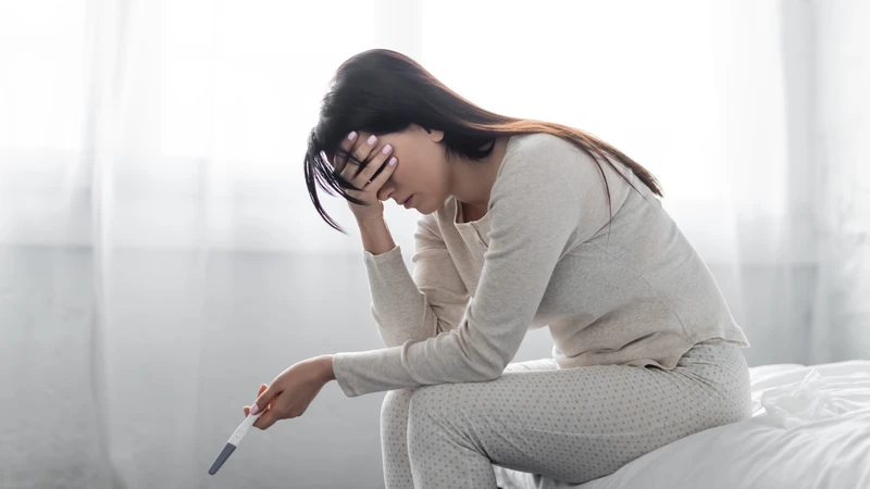 Phụ nữ nên xét nghiệm vô sinh khi khó thụ thai hoặc có các yếu tố nguy cơ ảnh hưởng đến khả năng sinh sản
