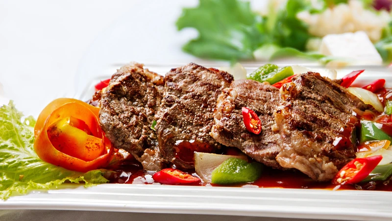 Người bị xơ gan ăn thịt bò với lượng vừa phải