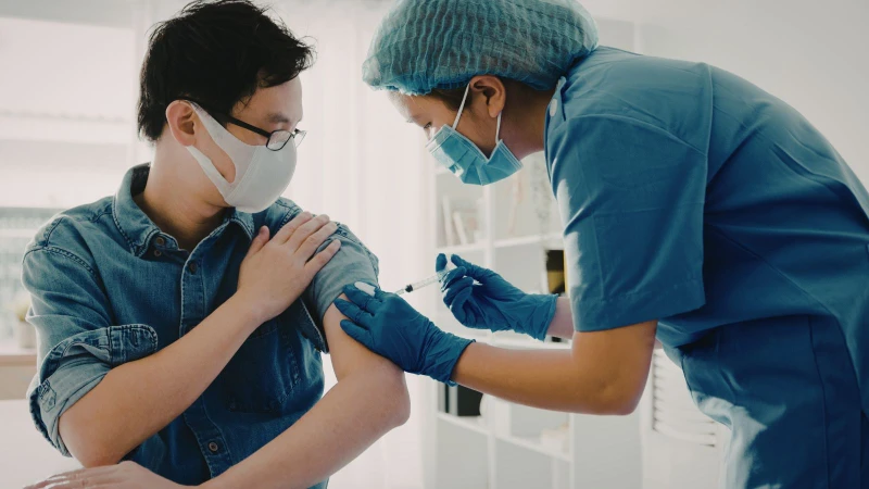 Bệnh nhân được khuyến cáo tiêm phòng đầy đủ vắc xin