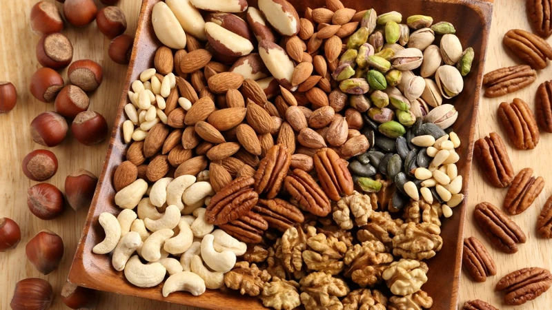 Các loại hạt và hạt giống không ướp muối có thể bổ sung protein thực vật và chất béo không bão hòa