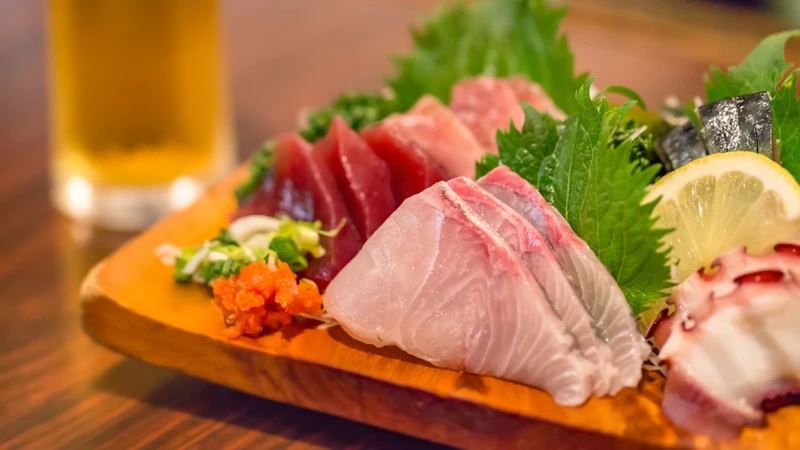Người xơ gan nên tránh động vật có vỏ, cá và thịt sống hoặc chưa được nấu chín