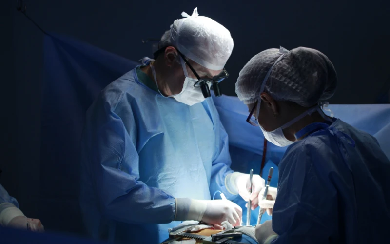 Trong trường hợp khối u xơ gây vẹo cổ nặng bác sĩ có thể chỉ định phẫu thuật giải phóng co rút