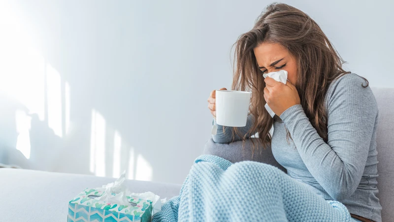 Nếu sốt hoặc mệt mỏi, nhiễm trùng có thể đang lan rộng và cần được điều trị sớm