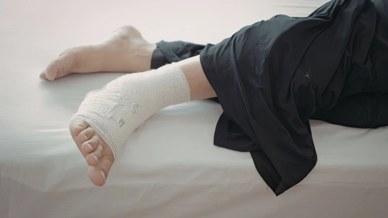 Sau điều trị bảo tồn, bác sĩ có thể chỉ định người bệnh thực hiện chụp Xquang xương bàn chân để đánh giá tiến trình liền xương