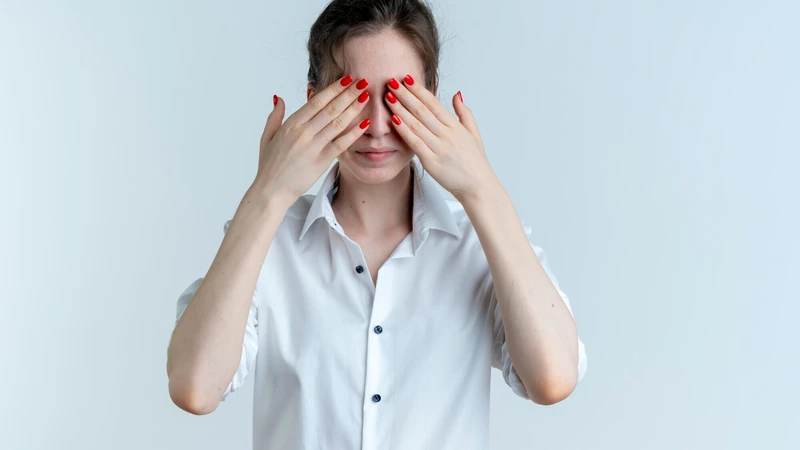 Xuất huyết mắt có nguy hiểm không? Dấu hiệu nhận biết và cách xử lý an toàn 3