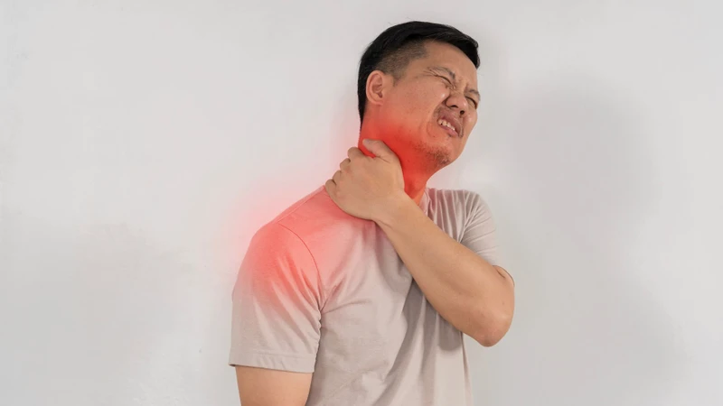 Đau vai có thể là dấu hiệu của các bệnh lý liên quan đến xương bả vai