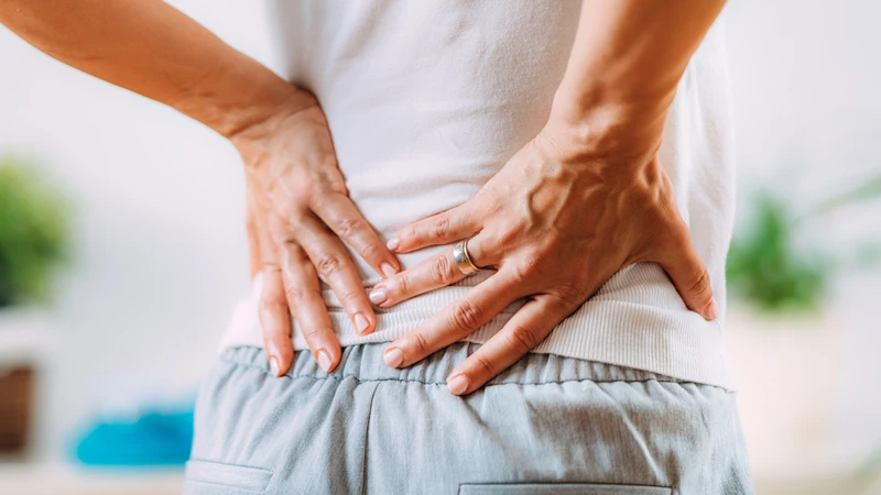 Đau vùng lưng dưới có thể là dấu hiệu của bệnh lý tại xương cùng