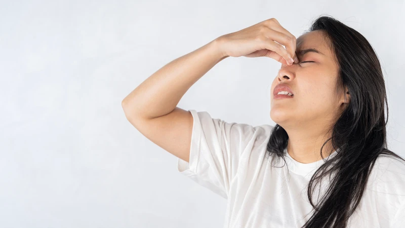 Người bị chấn thương mũi kèm khó thở hoặc chảy máu kéo dài nên được kiểm tra
