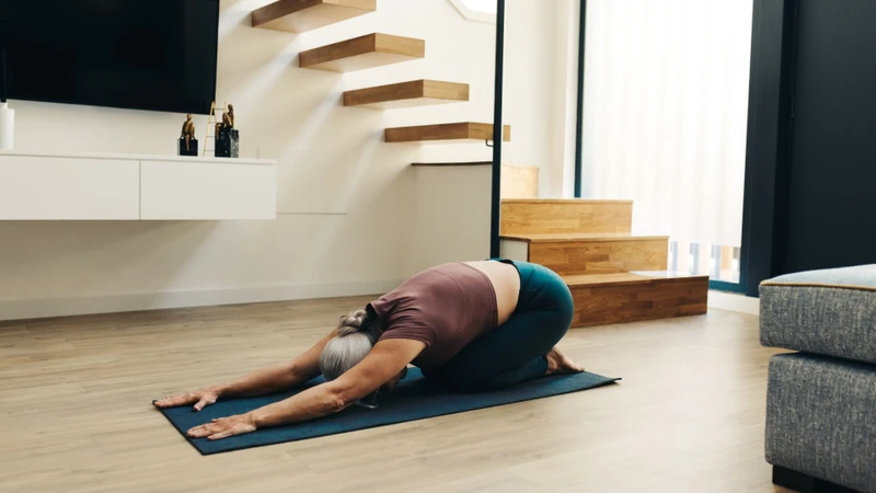 Tư thế em bé là một động tác yoga giúp cơ thể thư giãn nhẹ nhàng