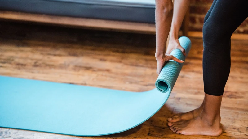 Bạn nên sử dụng thảm yoga chất lượng khi mới bắt đầu tập