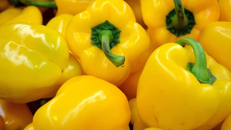 Một số trái cây và các loại quả màu vàng cam có thể góp phần bổ sung zeaxanthin