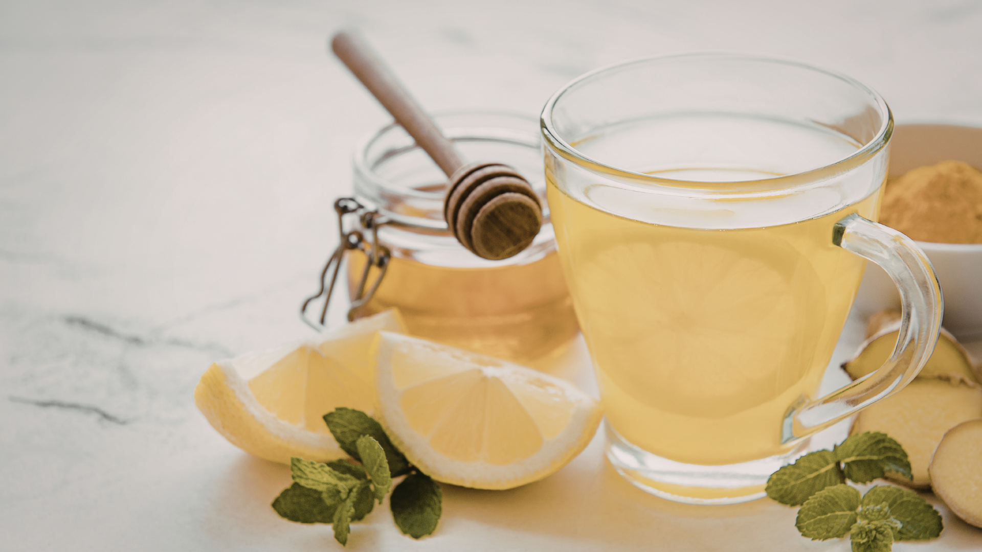 Chanh mật ong giúp tiêu hóa tốt hơn, hỗ trợ giảm mỡ khi kết hợp vận động