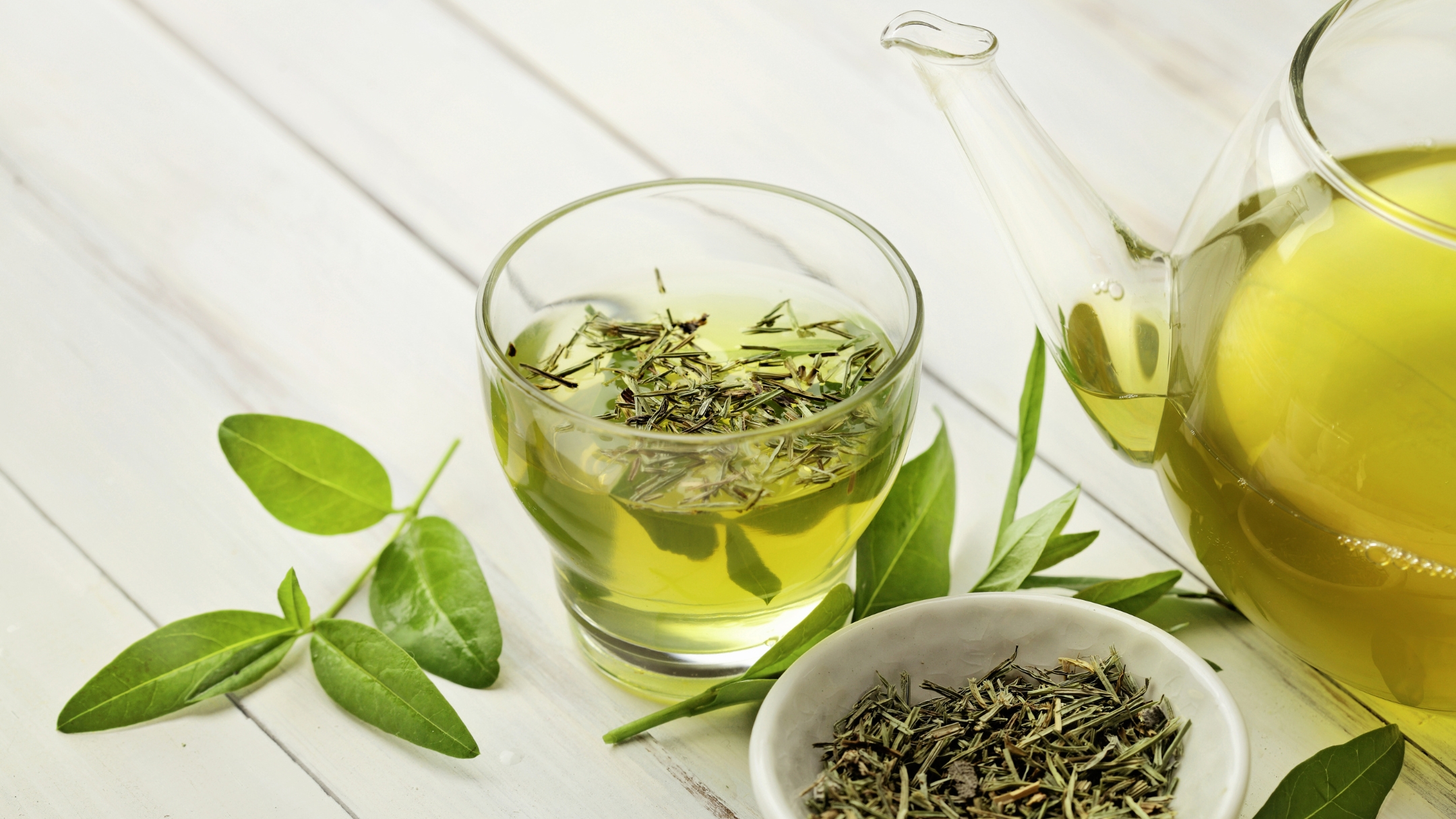 Trà xanh là một đáp án cho câu hỏi uống gì để giảm mỡ nội tạng