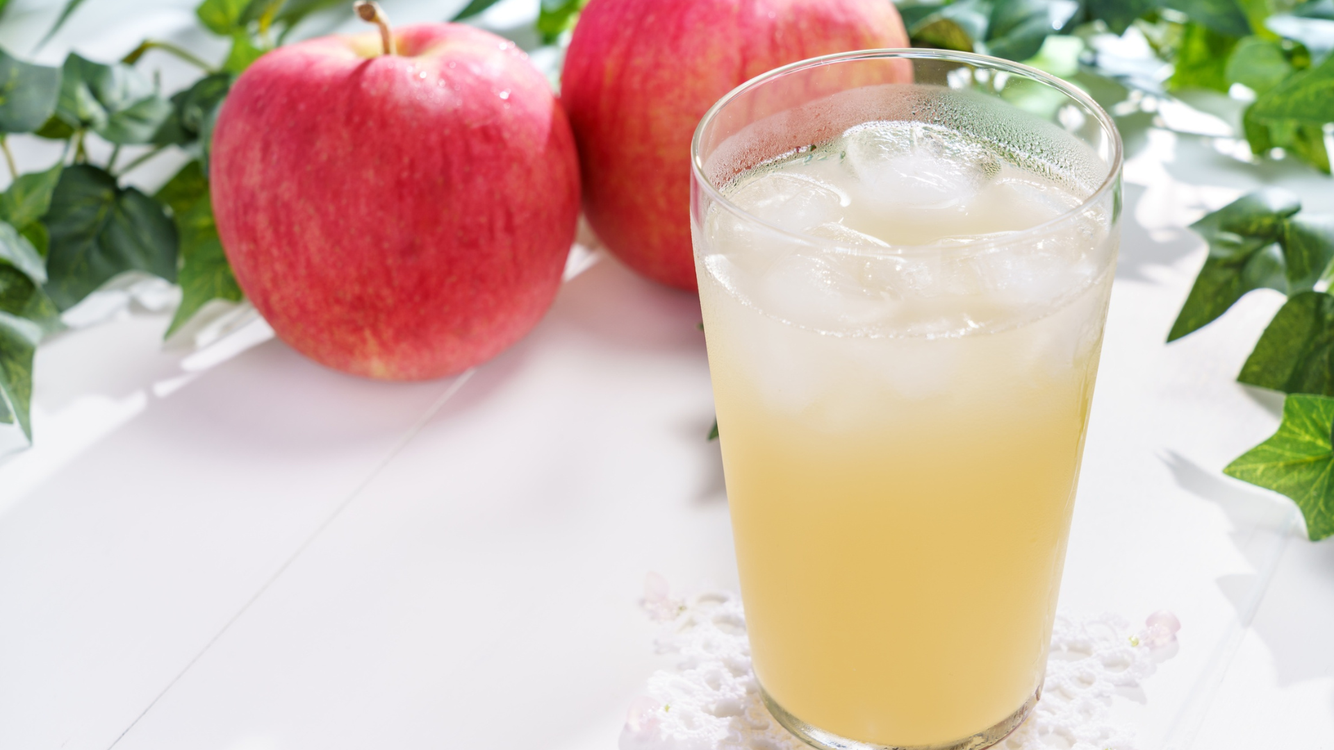 Chuối và táo là hai loại trái cây chứa pectin có khả năng làm dịu niêm mạc ruột