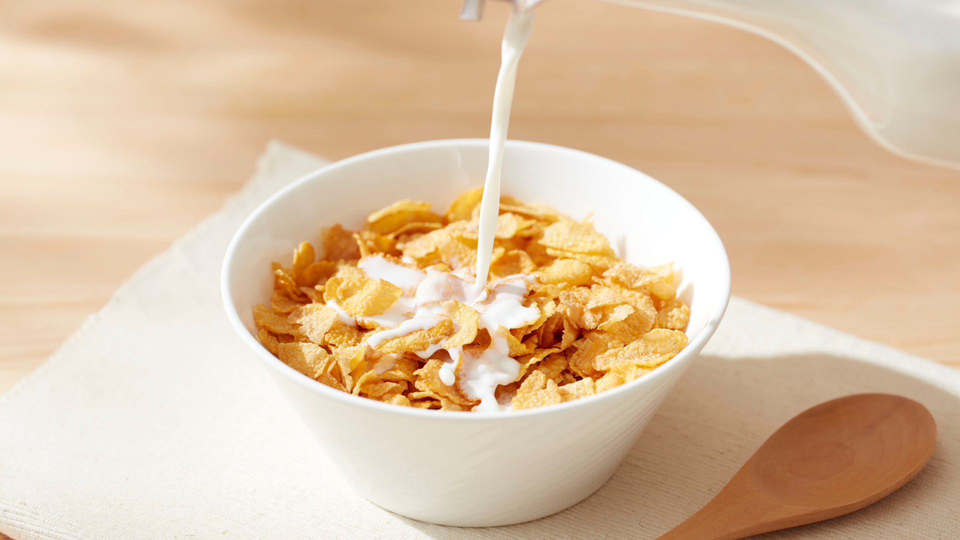 Bữa sáng với ngũ cốc nên kết hợp đủ tinh bột, đạm, chất béo tốt và chất xơ