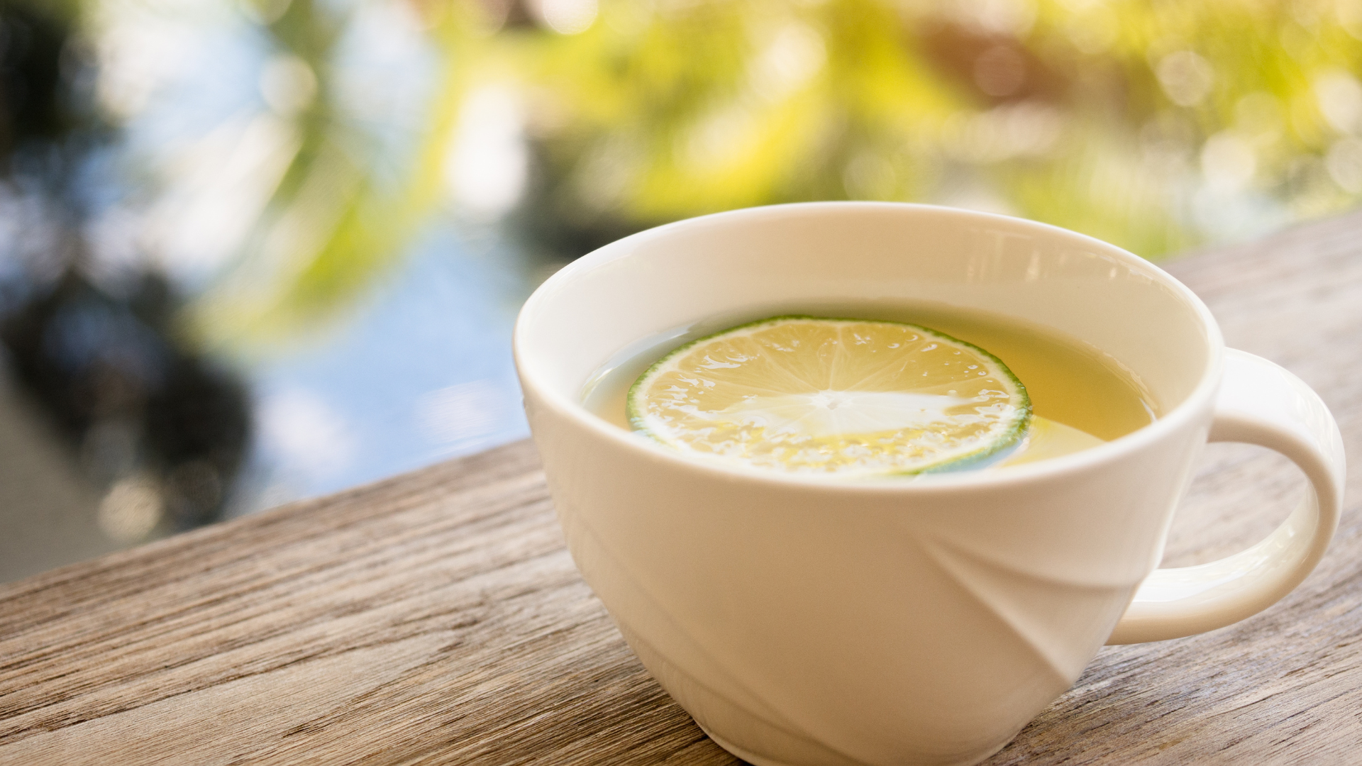 Uống nước chanh ấm mỗi sáng có tác dụng gì là thắc mắc của nhiều người