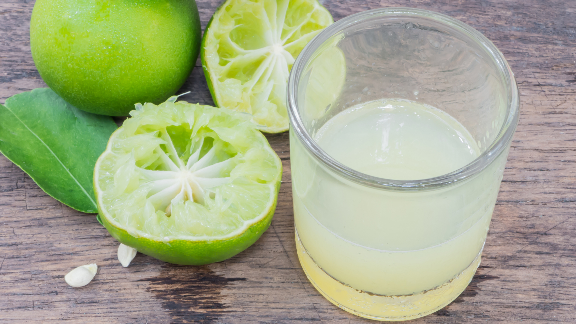 Nên pha loãng nước chanh với nước ấm hoặc nước nguội, tránh uống quá đậm