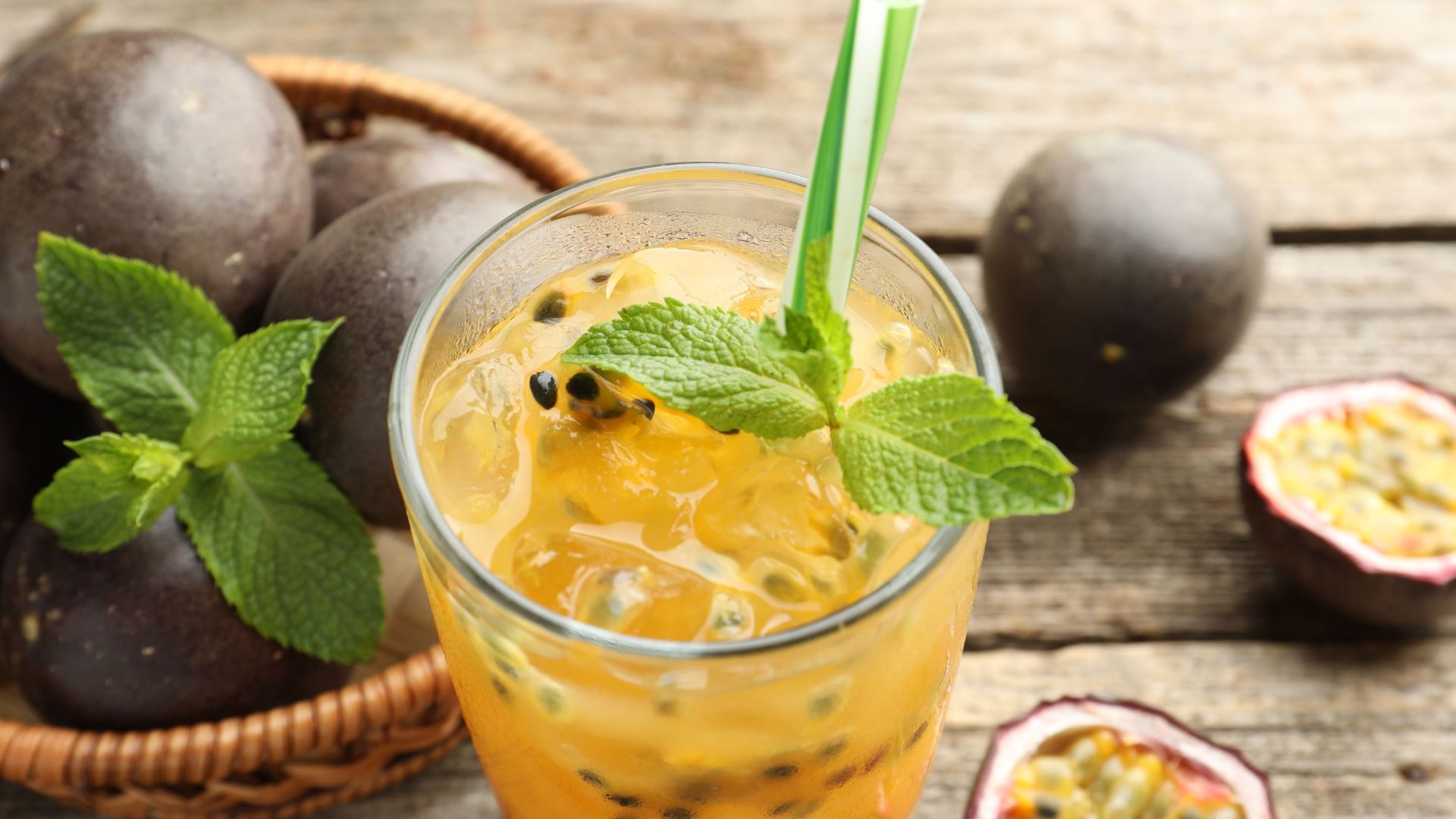 Hỗ trợ cải thiện chức năng tiêu hóa là câu trả lời cho thắc mắc uống nước chanh dây mỗi ngày có tốt không