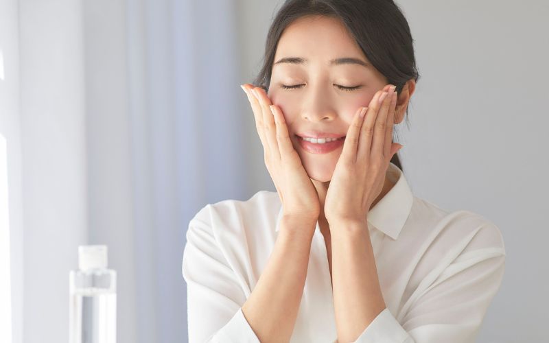 Hỗ trợ chăm sóc da khỏe mạnh là một trong những lợi ích khi uống nước chanh gừng mật ong