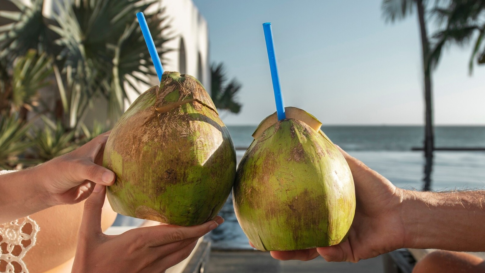 Mỗi ngày chỉ nên uống khoảng 1 trái dừa
