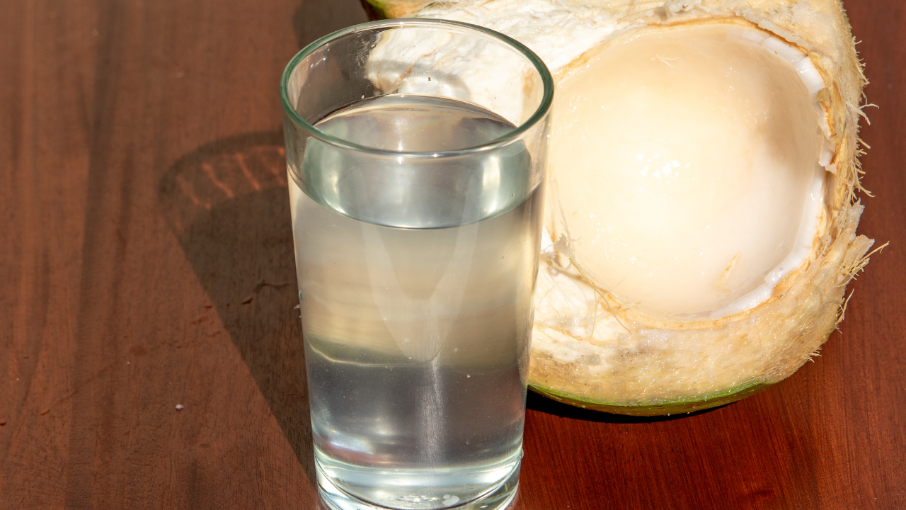 Không nên thêm đường, hương liệu vào nước dừa