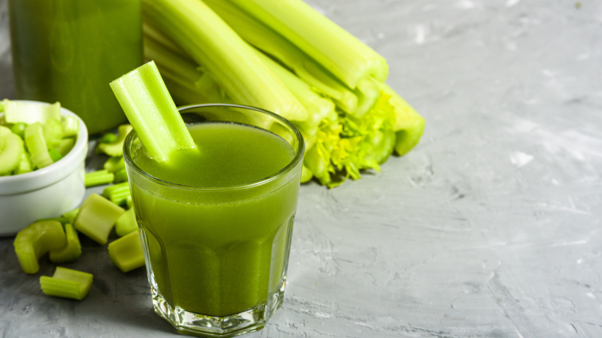 Nhờ hàm lượng nước và khoáng chất cao, cần tây có tác dụng hỗ trợ lợi tiểu