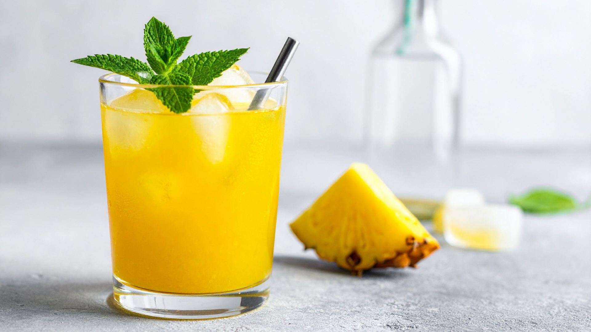 Uống nước ép dứa mỗi ngày có tác dụng gì là câu hỏi được nhiều người quan tâm