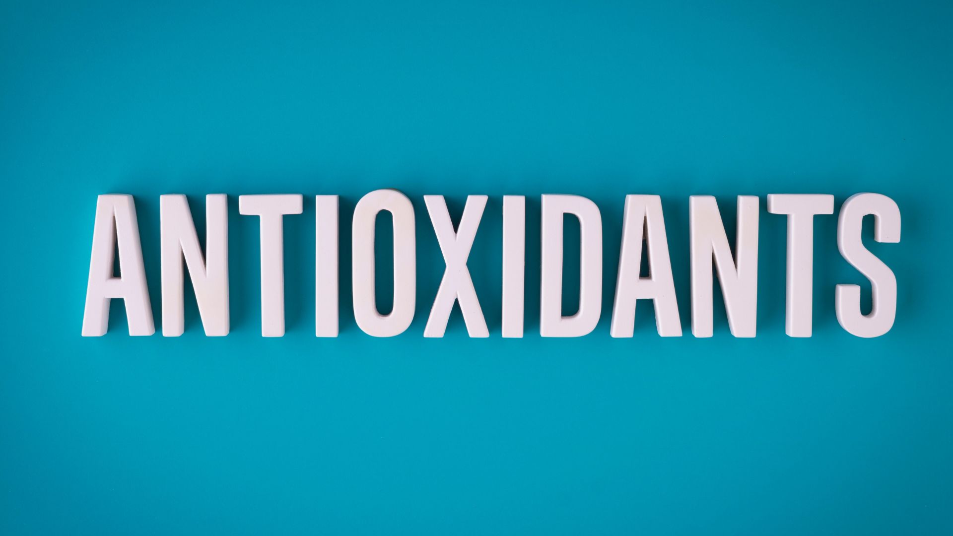 Lá mơ chứa flavonoid và một số hợp chất chống oxy hóa tự nhiên giúp trung hòa gốc tự do