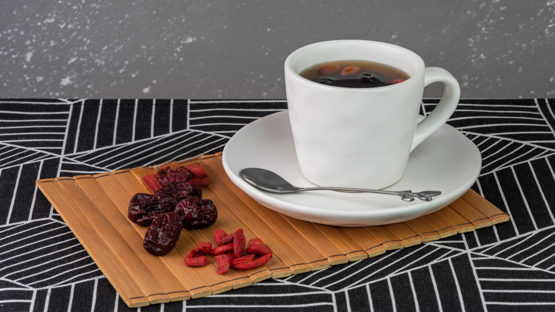 Thay vì uống nước táo đỏ kỷ tử mỗi ngày, việc sử dụng với tần suất hợp lý sẽ đảm bảo an toàn cho sức khỏe