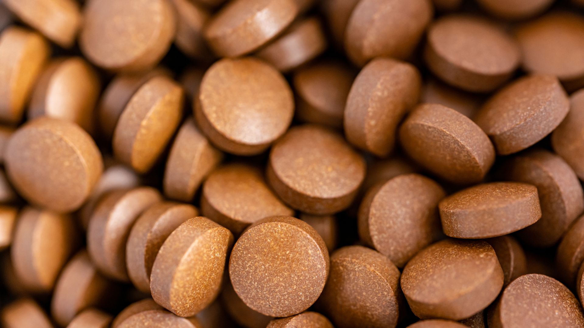 Uống sắt đi phân đen do cơ thể không hấp thu hết sắt