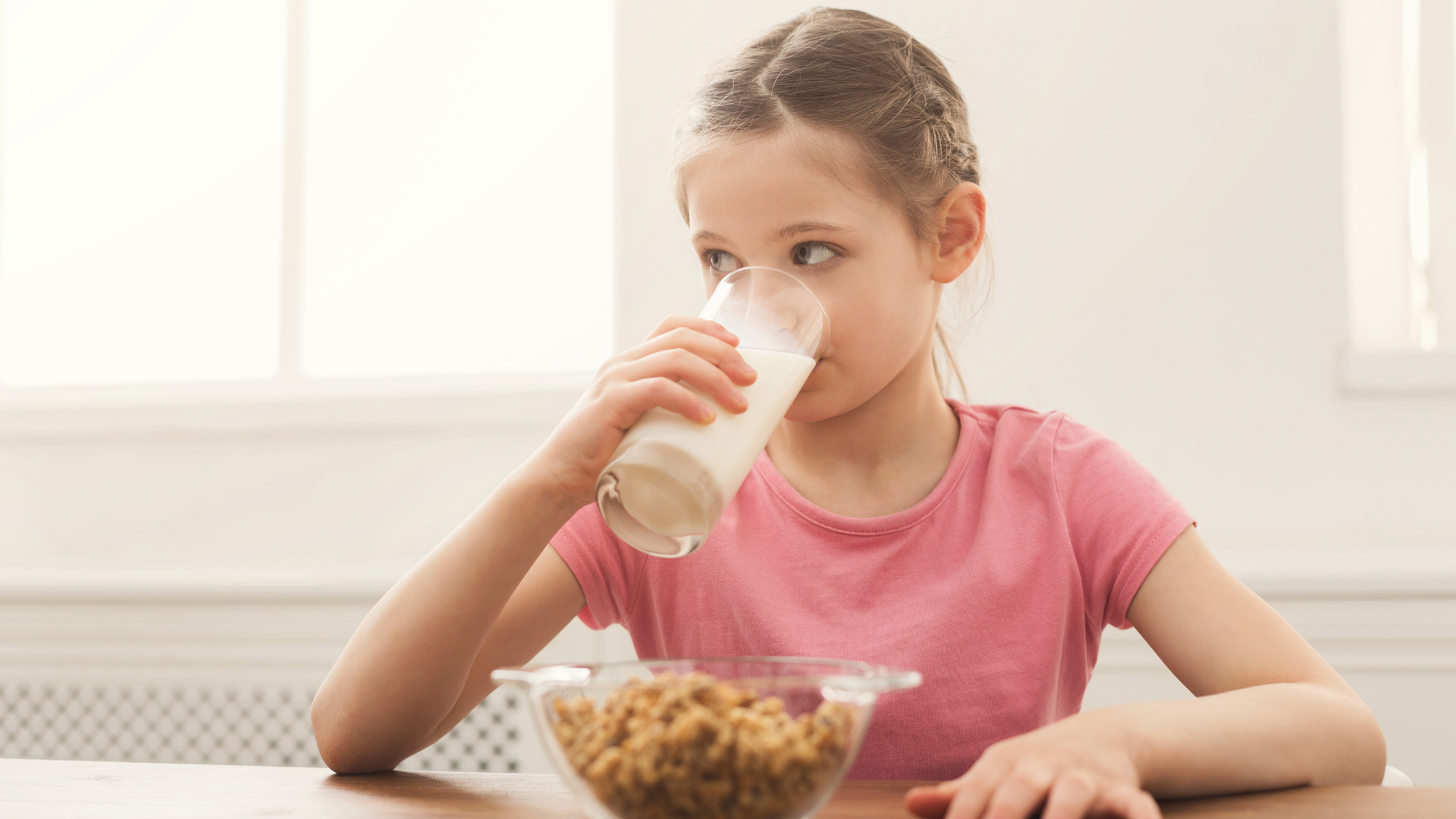 Uống sữa lúc đói có nên duy trì mỗi sáng?