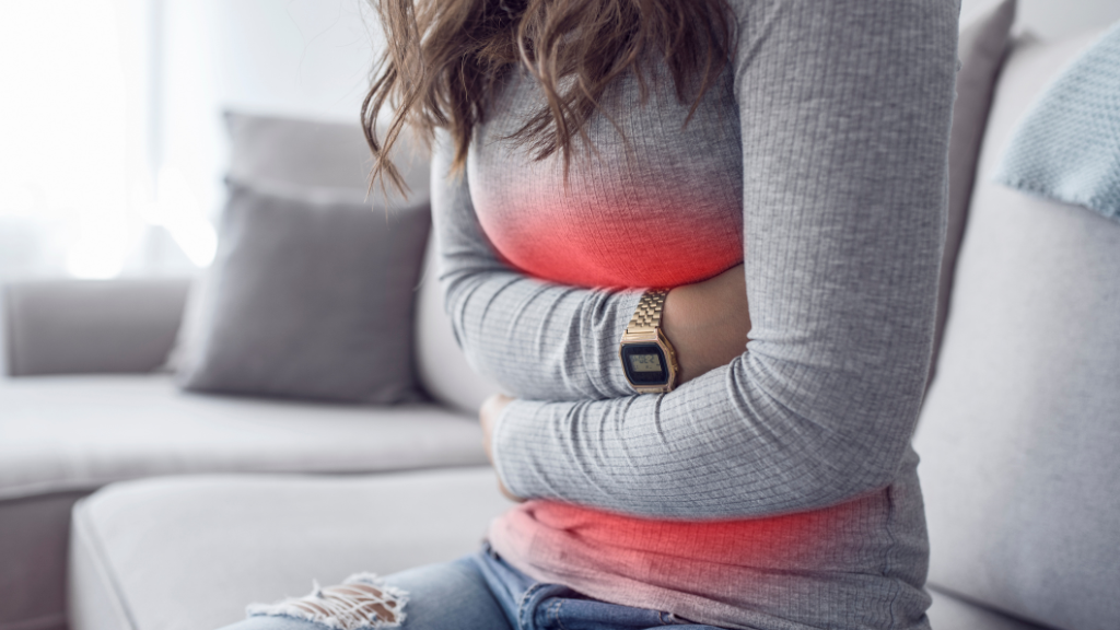 Sử dụng gừng quá mức có thể gây ra cảm giác khó chịu ở dạ dày, buồn nôn hoặc đau bụng