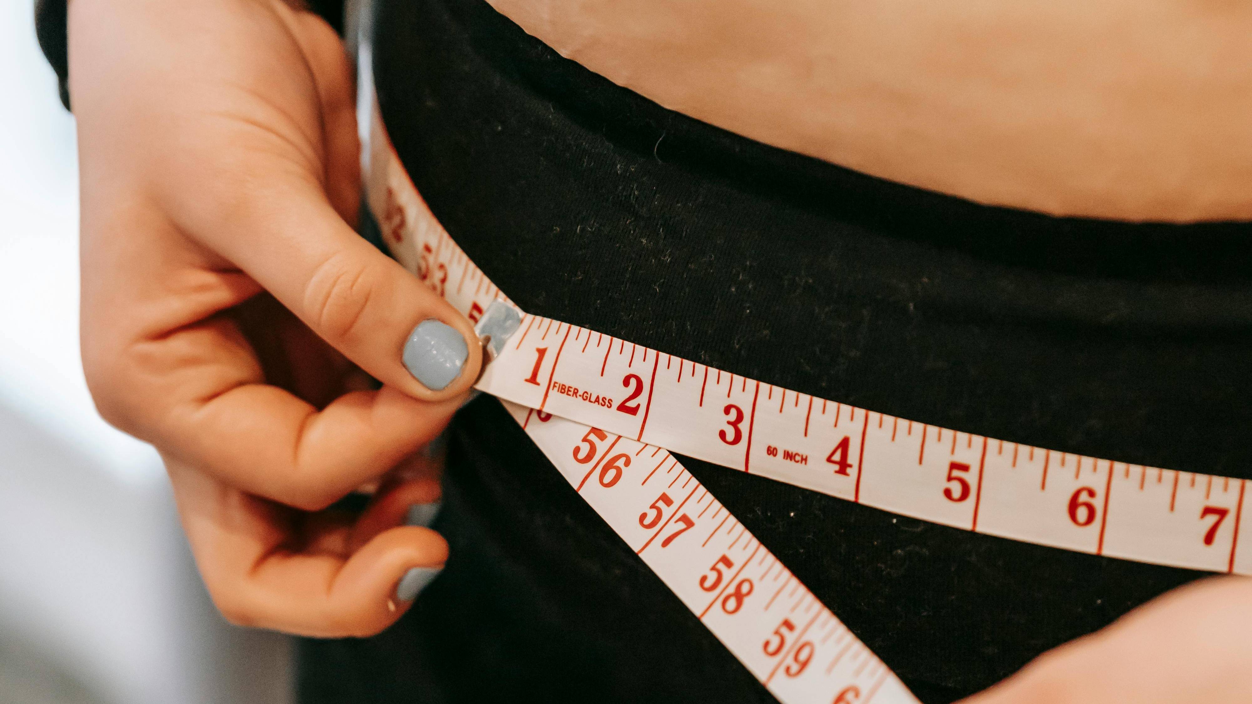 Trà xanh góp phần hỗ trợ kiểm soát cân nặng, giảm mỡ thừa - đặc biệt là vùng bụng