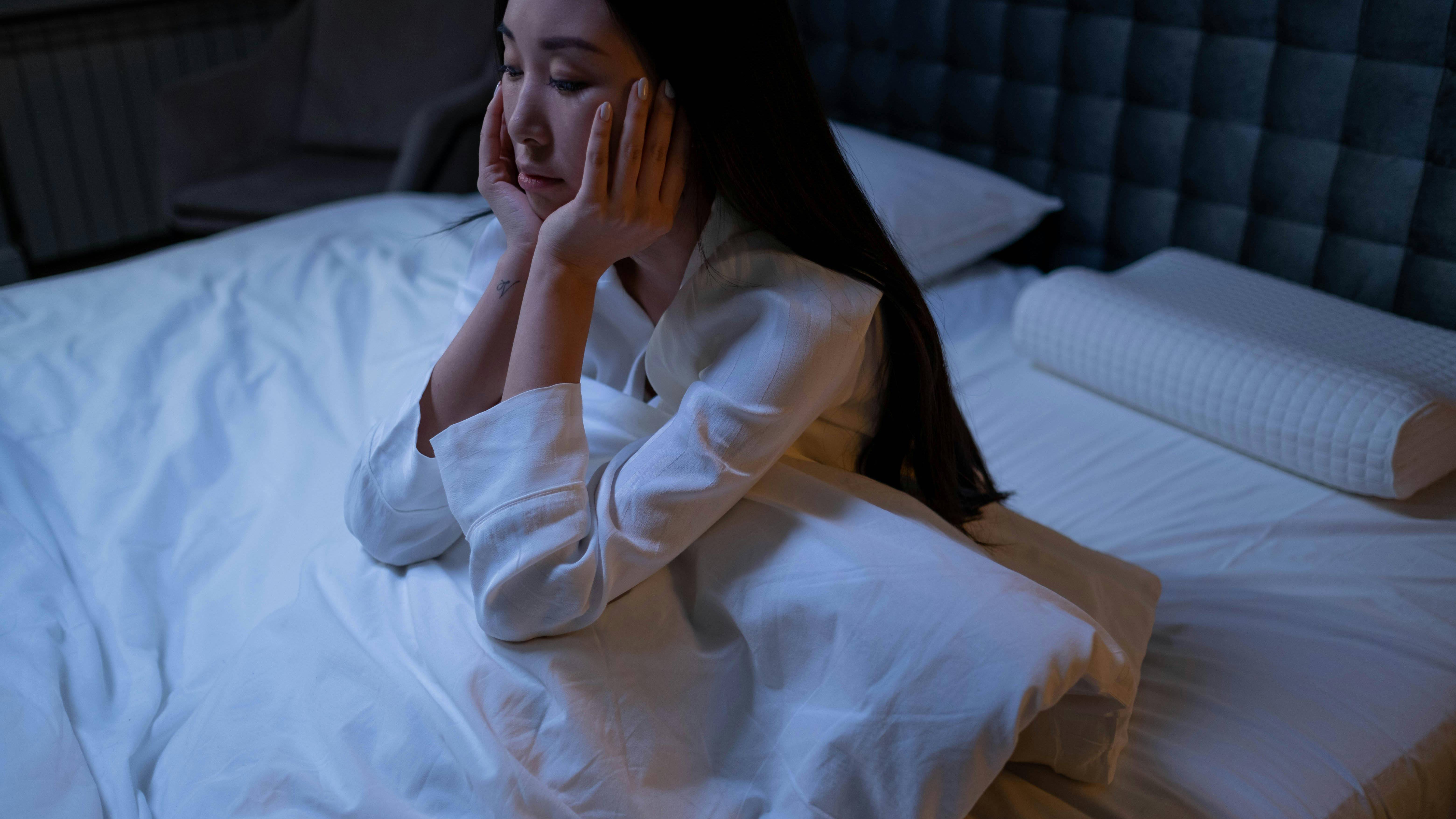 Người thường xuyên mất ngủ hoặc bị suy nhược thần kinh uống trà xanh có thể bị rối loạn giấc ngủ